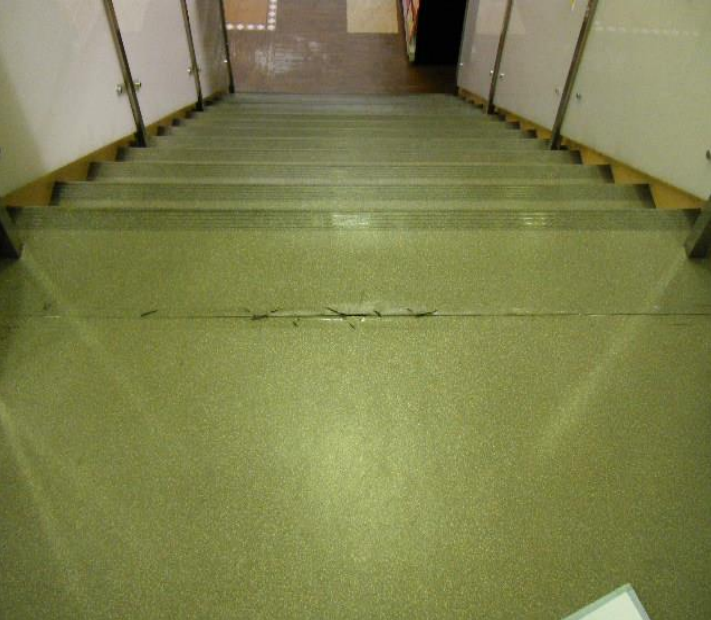 補修前の床